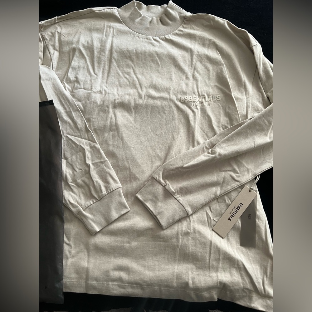 New Essentials long sleeve shirt